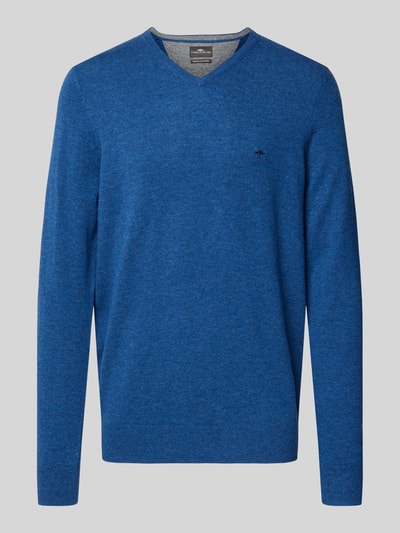 Produktfoto, Regular Fit Strickpullover aus Baumwoll-Mix mit Kaschmir-Anteil von Fynch-Hatton in Blau mit V-Ausschnitt und elastischen Abschlüssen.