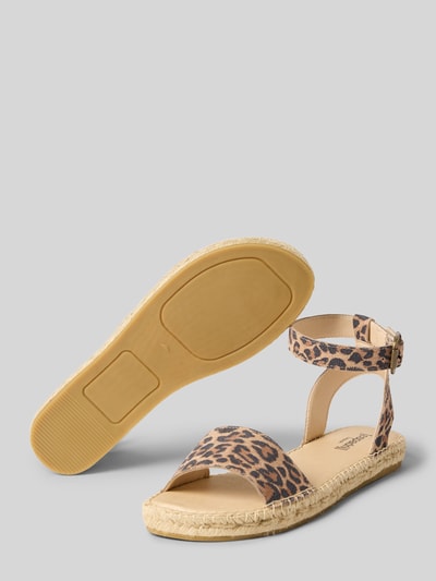 Produktfoto, Sandalette im Animal-Look Modell 'NIMES LEO' von Espadrij, Leo-Print, abgerundete Spitze, Riemen mit Dornschließe, Absatzhöhe 2 cm, Schafthöhe 10 cm, Schaftweite 10 cm, beige-braune Farbtöne, strukturierte Sohle