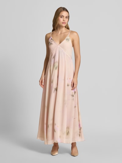 Frauenmodel trägt Tailliertes Abendkleid mit V-Ausschnitt von MAX&Co., Optik: Allover-Muster, Chiffon, Maxi-Länge, Spaghettiträger, Ganzkörperansicht von vorne.