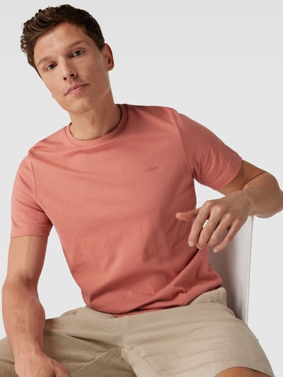s.Oliver RED LABEL T-Shirt mit geripptem Rundhalsausschnitt Hellrot 3