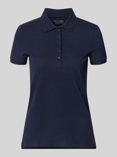 Produktfoto, Slim Fit Poloshirt mit Knopfleiste von Christian Berg Woman aus dunkelblauem Baumwoll-Elasthan-Mix, Seitenschlitze, Rückenlänge 62 cm bei Größe S