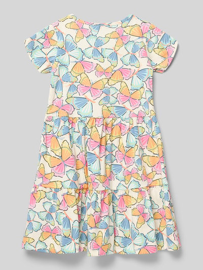 Meisje draagt 'Kleid im Stufen-Look mit Rundhalsausschnitt' van Happy Girls, kleurige vlindermotieven, katoen-elastaan mix, a-lijn, allover look, ruglengte bij maat 116: 62 cm, geheel achteraanzicht.