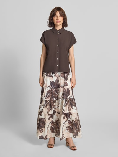 Vrouwenmodel draagt Maxirok aus Viskose-Mix van MORE, mix van viscose en katoen, A-lijn, elastische band, all-over bloemenprint, ganzlichaamsaanzicht van voren