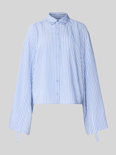 Produktfoto, Relaxed Fit Bluse aus Viskose-Mix von Milano Italy, blau-weiß gestreift, Hemdblusenkragen, Ärmel mit Tunnelzug, glatte Textur