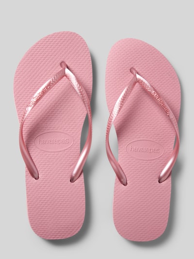 Produktfoto, Flip-Flops mit Logo-Detail von Havaianas in Rosa, strukturierte Oberfläche, abgerundete Passform, offene Ferse, Zehentrenner, Absatzhöhe 1 cm bei Größe 39/40