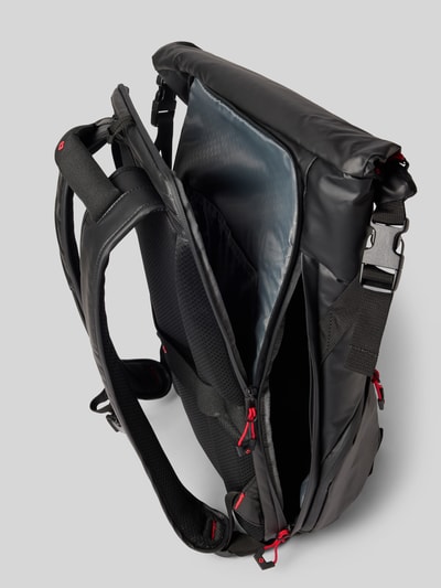 Produktfoto, Rucksack mit Logo-Detail Modell 'Ecodiver' von Samsonite, schwarze Oberfläche, rote Akzente, Hauptfach mit Schnallen, breite verstellbare Schulterriemen, strapazierfähige Struktur, 42x50x19 cm, Kontext Herren Rucksack von Samsonite