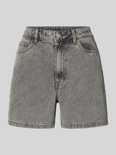 Produktfoto, Regular Fit Jeansshorts aus Baumwoll-Mix Modell 'ABBI' von Pieces in grauer Denim-Optik mit 5-Pocket-Design und Gürtelschlaufen.