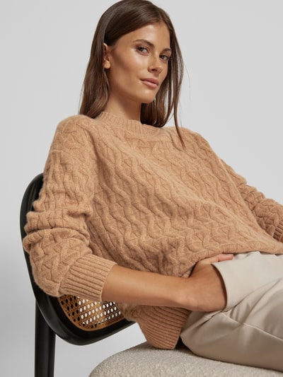 Christian Berg Woman Kaschmirstrickpullover mit Rundhalsausschnitt Camel 3