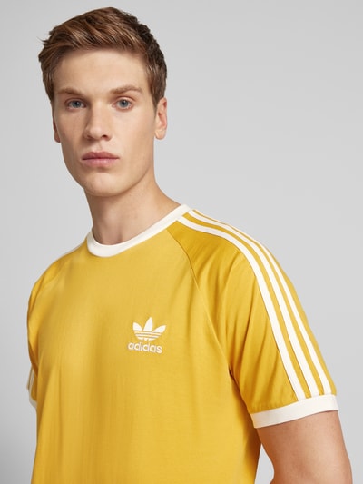 adidas Originals T-Shirt mit geripptem Rundhalsausschnitt Gelb 3