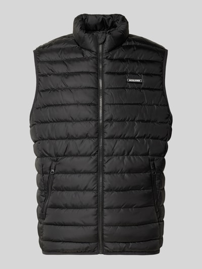 Produktfoto, Steppweste mit Reißverschlusstaschen Modell 'ELVIS' von JACK & JONES in Schwarz, Stehkragen, sichtbare Label-Detail, reguläre Passform