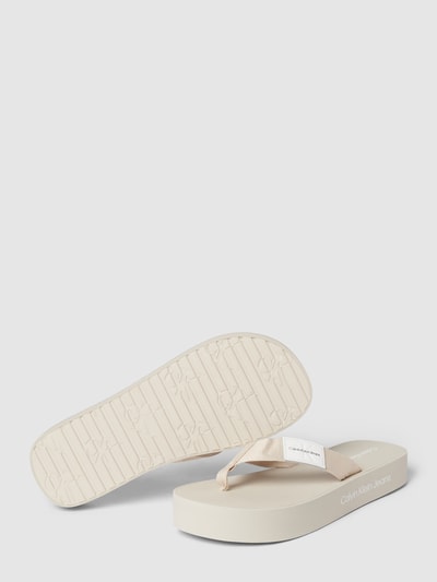 Calvin Klein Jeans Teenslippers met labeldetails, model 'FLATFORM' Beige - 5