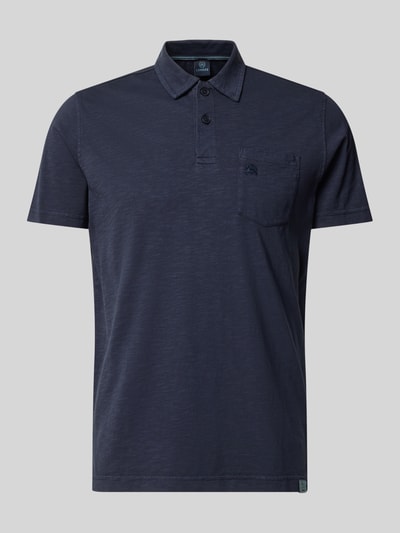 Produktfoto, Regular Fit Poloshirt mit Brusttasche von Lerros z bawełny, krój regular fit, kołnierzyk polo, krótka listwa guzikowa, brustasza, wyhaftowane logo, długość tyłu w rozmiarze M 66 cm, kolor ciemnogranatowy, gładka tekstura