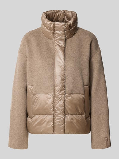 Produktfoto, Jacke aus Woll-Mix mit Eingrifftaschen von COMMA in Beige, Regular Fit, Stehkragen, sichtbare Strukturkontraste, glatte und matte Texturen.