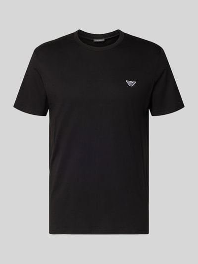 Produktfoto, T-Shirt mit Logo-Patch und Rundhalsausschnitt von Emporio Armani in Schwarz, Reine Baumwolle, Modern Fit, Rückenlänge 69 cm bei Größe M.