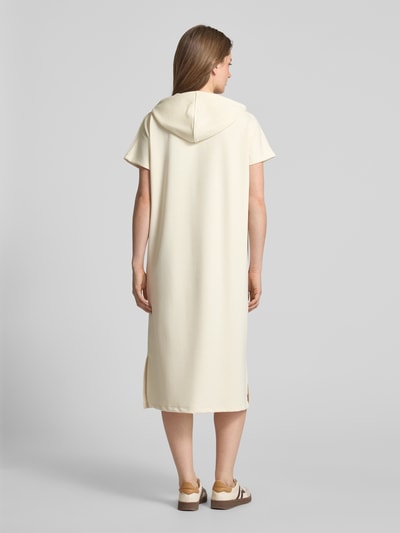 Soyaconcept Sukienka z dzianiny dresowej z kapturem model ‘BANU’ Złamany biały 5