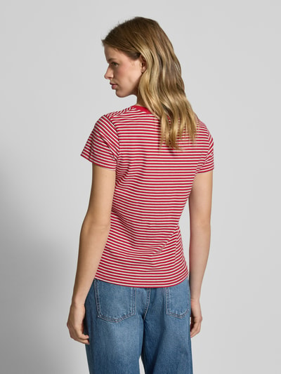 Levi's® T-Shirt mit V-Ausschnitt Rot 5