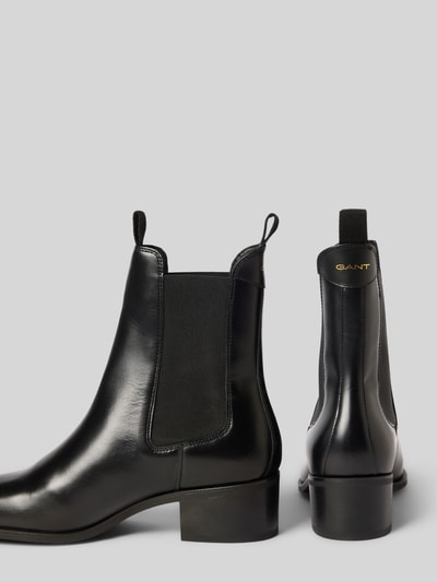 Produktfoto, schwarze glatte Stiefeletten aus echtem Rindsleder Modell 'St Broomly' von GANT, minimalistische Form, Damen Stiefeletten von GANT