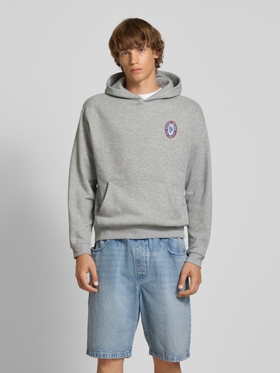 REVIEW Hoodie mit Label-Print Hellgrau Melange 4
