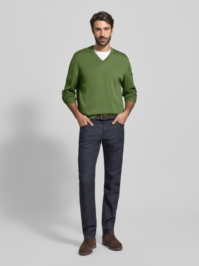 MAERZ Muenchen Gebreide pullover van scheerwol met V-hals Lichtgroen - 1