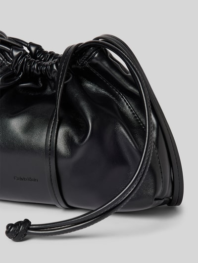 CK Calvin Klein Handtasche mit Label-Detail Modell 'GATHERED' Black 3