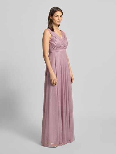 Modelka kobieca nosi Regular Fit Abendkleid mit Glitzer-Mesh od TROYDEN COLLECTION, różowy, brokatowa siateczka, krój regular fit, bez rękawów, dekolt V, rozkloszowana talia, długość tyłu w rozmiarze 36: 136 cm, szerokość w rozmiarze 36: 37 cm, widok całej sylwetki z przodu.