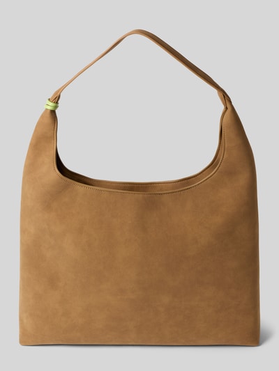 Produktfoto, Shoulder Bag mit Logo-Prägung von Seidenfelt in brauner Leder-Optik, Hauptfach mit Reißverschluss, schmale Schulterriemen, Breite 39 cm, Länge 17 cm, Tiefe 12 cm, Riemenlänge 75 cm