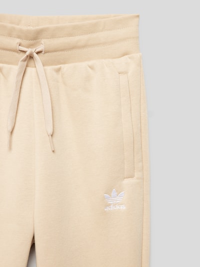 adidas Originals Spodnie dresowe z wyhaftowanym logo Beżowy 2