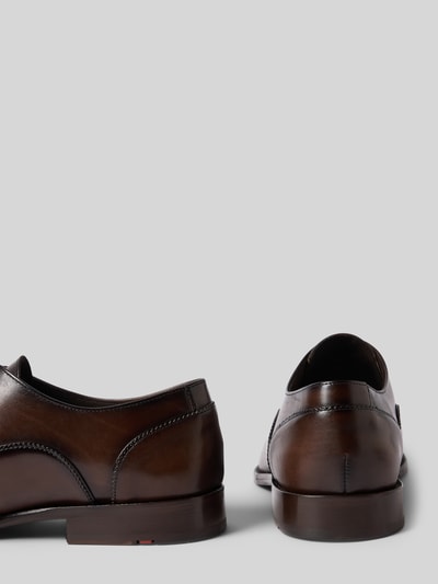 Produktfoto, Derby aus Leder Modell 'NOBEL' von Lloyd in Braun mit Schnürung, vorne spitz zulaufend, Echtleder, glatte Textur, Absatzhöhe 2 cm, Schafthöhe 7 cm, Schaftweite 13 cm.
