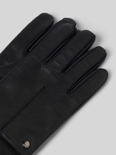 Produktfoto, Lederhandschuhe aus echtem Leder Modell 'Kopenhagen' von Roeckl, schwarzes Material, Ziernähte, Label-Detail metallic, elastische Rippbündchen