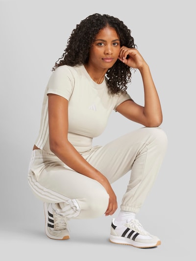 adidas Sportswear Slim Fit T-Shirt aus Baumwoll-Mix mit Logo-Stitching Offwhite 1