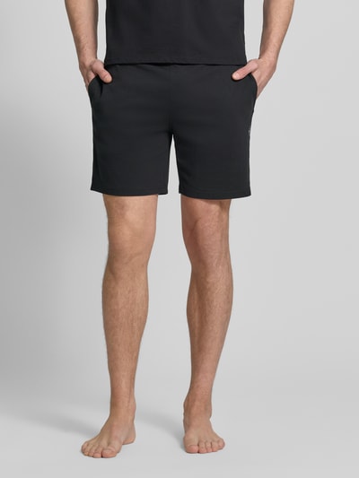 Männermodel trägt Slim Fit Pyjama Shorts aus pure katoen Model 'SHORT-SLEEP-BOTTOM' van Polo Ralph Lauren Underwear in look: effen met gestikt logo, tunnelkoord afsluiting, zij-steekzakken, Ganzkörperansicht van voren