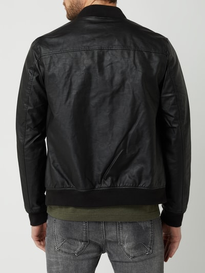 Jack & Jones Bluzon z imitacji skóry model ‘Flake Bomber’ Czarny 5