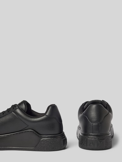 Produktfoto, zwarte Dames sneakers van Armani Exchange, leermix, afgeronde pasvorm, Model 'Lion', logodetail, hakhoogte maat 44: 4 cm, schachthoogte 8 cm, schachtbreedte 9 cm