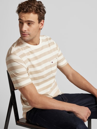 Tommy Hilfiger Slim Fit T-Shirt mit Rundhalsausschnitt Sand 3