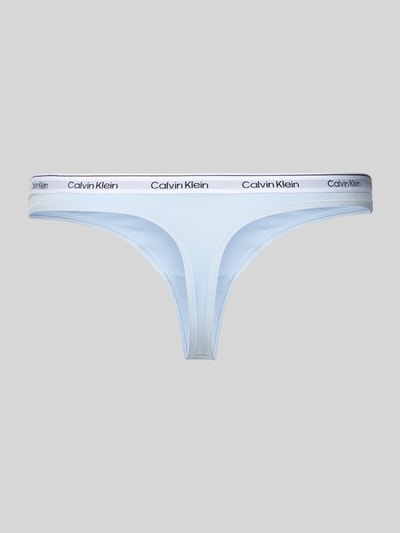 Productfoto, lichtblauwe 'String met elastische band' van Calvin Klein Underwear, katoenmix met stretch, aansluitende fit, labeldetails