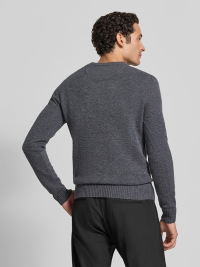 MCNEAL Slim Fit Strickpullover aus reiner Wolle mit Label-Stitching Mittelgrau Melange 5