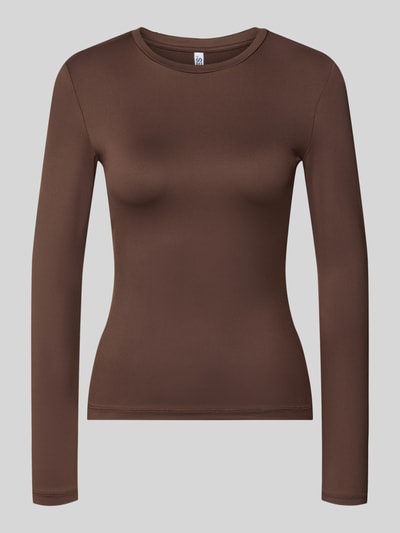 Produktfoto, bruin slim fit shirt met lange mouwen en ronde hals van PIECES, Slim Fit Langarmshirt met Rundhals-Ausschnitt model 'LULA', egale stof, zonder textuur of patroon