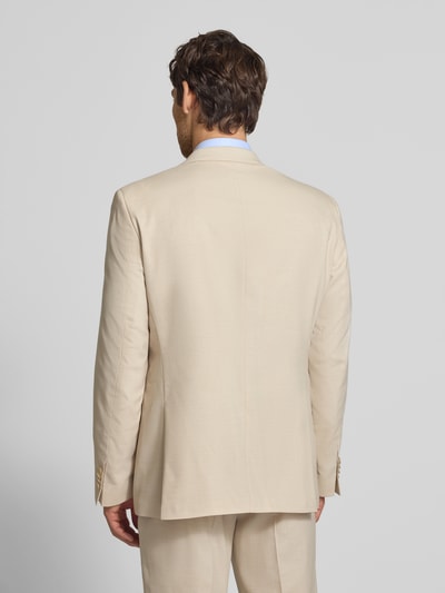 Männermodel trägt Regular Fit Sakko mit Schurwoll-Anteil Modell 'Jasper' von BOSS in Beige, feine Struktur, Ganzkörperansicht Rückansicht.