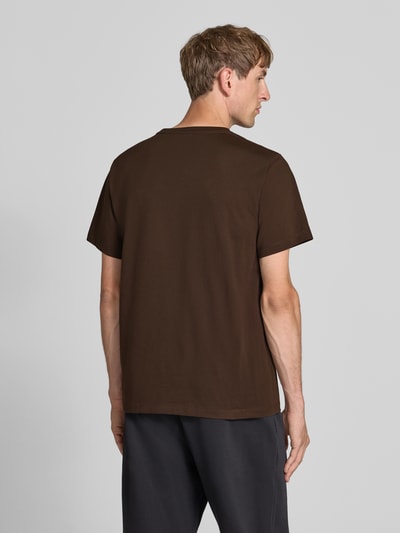 Männermodel trägt Regular fit t-shirt met ronde hals Model 'EVOLUTION' van The North Face, labelstitching, ruglengte maat M 72 cm, Ganzkörperansicht Rückansicht