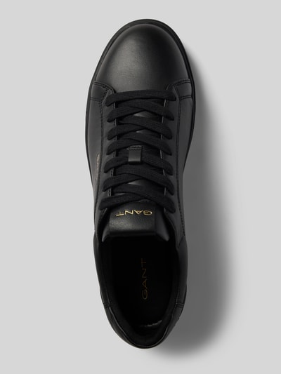 Produktfoto, Sneaker aus echtem Rindsleder Modell 'McJulien' von GANT, schwarzes Leder, goldene Details, glatte Textur, Herren Sneaker von GANT