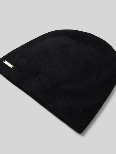 Produktfoto, Doppelt gestrickte Beanie aus reinem Kaschmir von Seeberger in Schwarz, Strick-Optik, Label-Detail metallic, weiche Textur