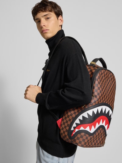 Sprayground Rucksack mit Schulterriemen Modell 'SAWTOOTH SHARKS IN PARIS' Dunkelbraun 1
