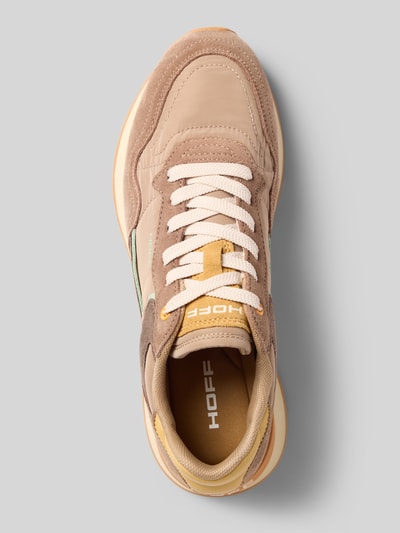 Produktfoto, Sneaker aus Leder-Mix mit Logo-Detail Modell 'City' von HOFF, abgerundete Passform, beige und braune Farbtöne, Detailaufnahme, Damen Sneaker, Absatzhöhe 2 cm, Schafthöhe 9 cm, Schaftweite 8 cm