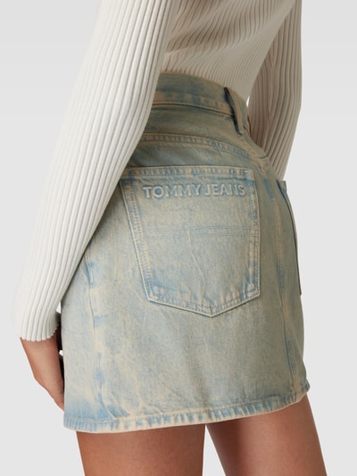 Tommy Jeans Spódnica jeansowa z wyhaftowanym logo model 'IZZIE' Jasnoniebieski 3