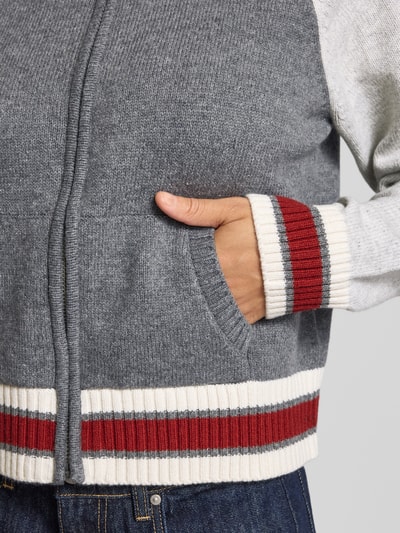 Guess Jeans Kurtka z dzianiny ze stójką model ‘ZIPPED BACK INTARSI’ Jasnoszary 3