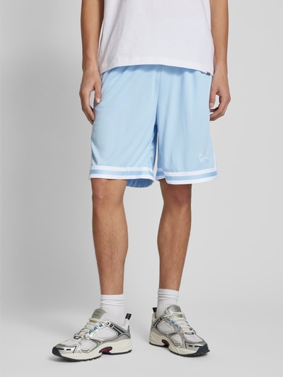 KARL KANI Baggy Fit Shorts mit Label-Stitching Hellblau 4