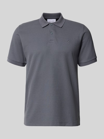 Produktfoto, Slim Fit Poloshirt mit Label-Stitching Modell 'AUSTIN' von JACK & JONES, szary kolor, mieszanka materiałów z bawełną, krój slim fit, Kołnierzyk polo, wyhaftowane logo, Długość tyłu w rozmiarze M: 70 cm