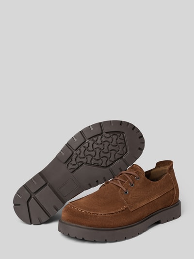 Produktfoto, Loafer aus echtem Leder Modell 'Highwood' von Birkenstock in Braun, abgerundete Form, Schnürverschluss, profilierte Sohle, sichtbare Textur, Absatzhöhe 4 cm, Schafthöhe 8 cm, Schaftweite 11 cm