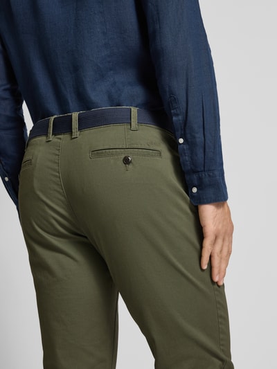 MCNEAL Slim Fit Chino mit Gürtel Oliv 3