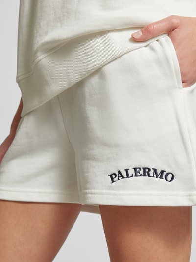 Gina Tricot Flared Shorts mit Stitching-Detail Offwhite 3